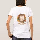 „Leafy Cuddle – Spielzeug-Igel-T-Shirt“ T-Shirt (Rückseite)