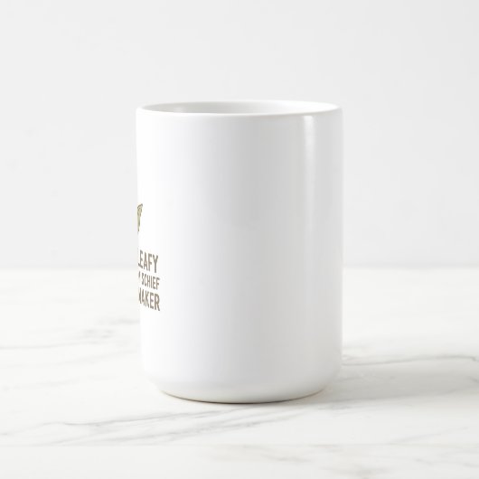 Leafy Mischief Maker - Niedliche Goblinwaldkreatur Kaffeetasse (Mittel)