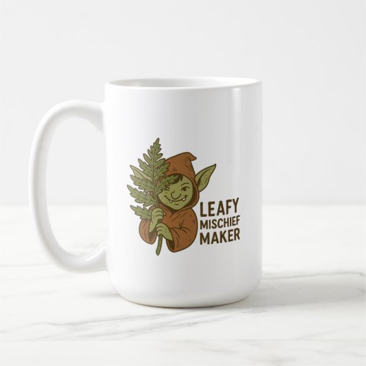 Leafy Mischief Maker - Niedliche Goblinwaldkreatur Kaffeetasse (Links)