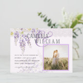 LeahG Lila Wisteria Moderne Blumenhochzeit Einladung (Stehend Vorderseite)