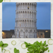 Leaning Tower at Dusk Geschirrtuch (Gefaltet)