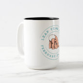 Leap Year Baby 2024 Zweifarbige Tasse (Vorderseite Links)