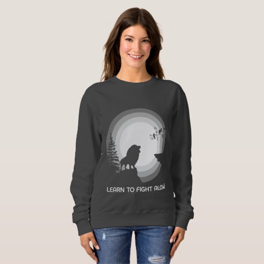 Learn to Fight Alone – Lion Under Moonlight Sweatshirt (Vorne ganz)