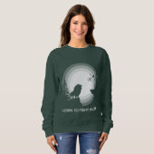 Learn to Fight Alone – Lion Under Moonlight Sweatshirt (Vorne ganz)
