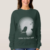 Learn to Fight Alone – Lion Under Moonlight Sweatshirt (Vorderseite)