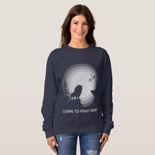Learn to Fight Alone – Lion Under Moonlight Sweatshirt (Vorne ganz)