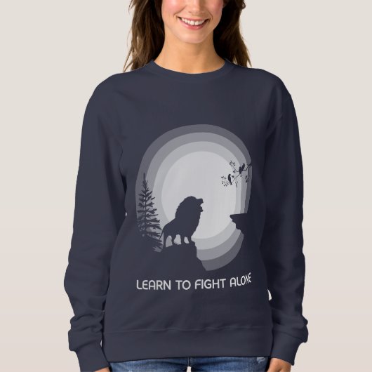 Learn to Fight Alone – Lion Under Moonlight Sweatshirt (Vorderseite)