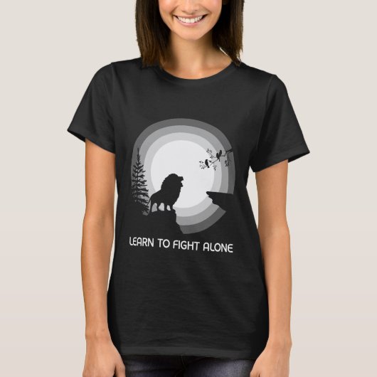 Learn to Fight Alone – Lion Under Moonlight T-Shirt (Vorderseite)