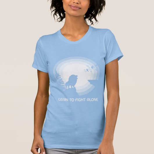 Learn to Fight Alone – Lion Under Moonlight T-Shirt (Vorderseite)