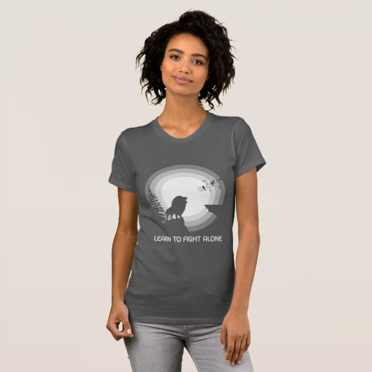 Learn to Fight Alone – Lion Under Moonlight T-Shirt (Vorne ganz)