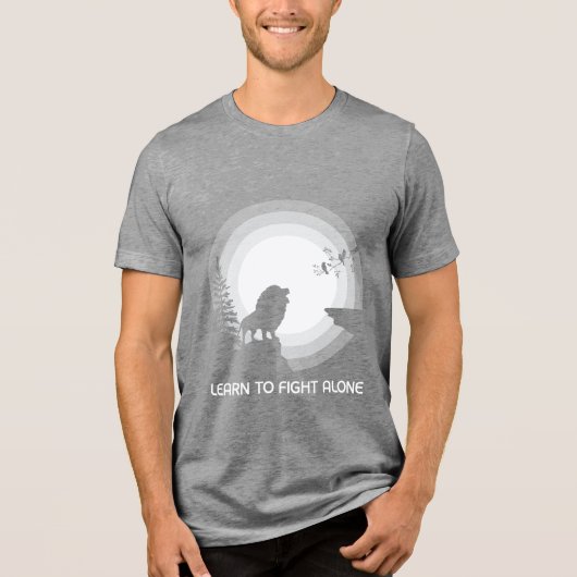 Learn to Fight Alone – Lion Under Moonlight Tri-Blend Shirt (Vorderseite)