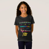 Learning Adventure Awaits, Erster Schultag T-Shirt (Vorne ganz)