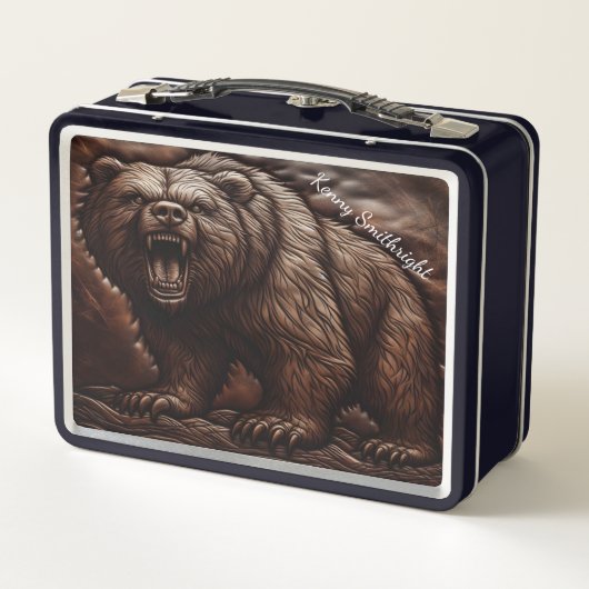 Leather Grizzy mit Embossed: Fierce Elegance Metall Brotdose (Rückseite)