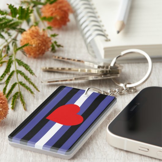 Leather Pride Flag und Herz Schlüsselanhänger (Vorderseite rechts)