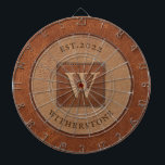 Leather Tone Tan Kastanienbraun Dartscheibe<br><div class="desc">Das Ledertone Tan Chestnut Brown Dart Board ist eine klassische Ergänzung zu Ihrem Familienzimmer,  Aktivitäten und Ansammlungen. Personalisieren Sie mit Ihrem Namen. Das ist ein simuliertes Ledergrafik-Design.</div>