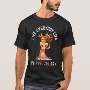 Lebe jeden Tag wie ein Brezel-Tag Kuh mit Bagel T-Shirt