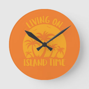 Leben auf der Insel Zeit Palmen und Sonnenuntergan Runde Wanduhr