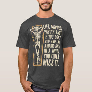 Leben bewegt Hübsch schnelles, sonniges Halloween T-Shirt