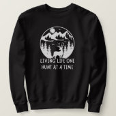 Leben eine Jagd nach der anderen | Hirschjagd Sweatshirt (Design vorne)