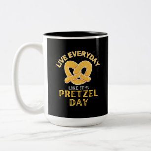Leben im Alltag wie der Bretzel-Tag Zweifarbige Tasse