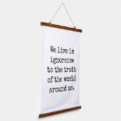 Leben in unwissender Holztäfelung Wandteppich Mit Holzrahmen (Gewinkelt)