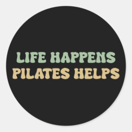 Leben passiert Pilates hilft | Workout Motivation Runder Aufkleber