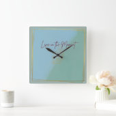Leben Sie im Moment 10,75" Quadratische Wanduhr (Zuhause)