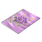 Leben Sie, was Sie glauben Zitat Lila Lilac Floral Notizblock (Linke Seite)