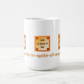 Leben trotz Mitgliedstaat-Tasse Kaffeetasse (Mittel)