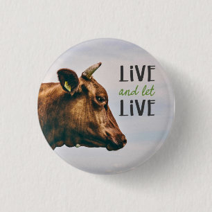 "Lebend und gelassen" mit brauner Kuh vegan Button