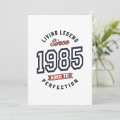 Lebende Legende seit 1985 Geburtstagsgeschenk Einladung (Stehend Vorderseite)