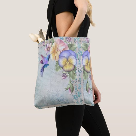 Lebende Vögel und violette Blumen Tasche (Von Nahem)