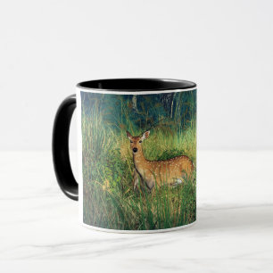 Lebendige Anime-Hirsche in einer Waldszene mit hoh Tasse