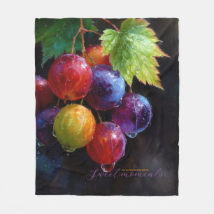 Lebendige Aquarell-Trauben und Tautropfen Fleecedecke