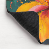 Lebendige Blüte – Abstrakte Florale Explosionskuns Mousepad (Ecke)