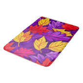 Lebendige Cartoon-Blätter: Lila, gelb, rot Badematte (Schrägansicht)