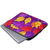 Lebendige Cartoon-Blätter: Lila, gelb, rot Laptopschutzhülle (Vorne Knopf)