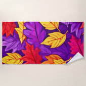 Lebendige Cartoon-Blätter: Lila, gelb, rot Strandtuch (Vorderseite)