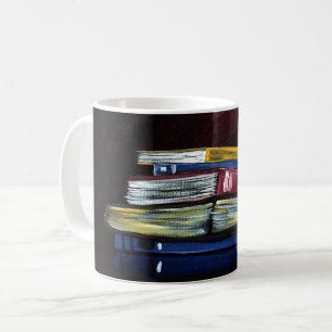 Lebendige Darstellung gestapelter Bücher Literaris Kaffeetasse