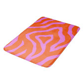 Lebendige farbenfrohe Zebrastreifen-Muster Badematte (Schrägansicht)