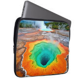 Lebendige Heißquelle: Erdkunst Wunder Laptopschutzhülle (Vorne Rechts)