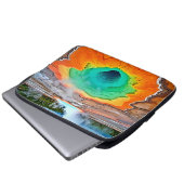Lebendige Heißquelle: Erdkunst Wunder Laptopschutzhülle (Vorne Knopf)