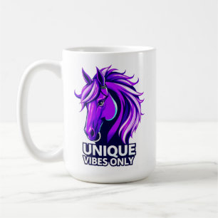 Lebendige Illustration eines violetten Pferdes Kaffeetasse