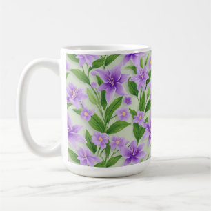 Lebendige lila Lilien mit grünen Blättern Kaffeetasse