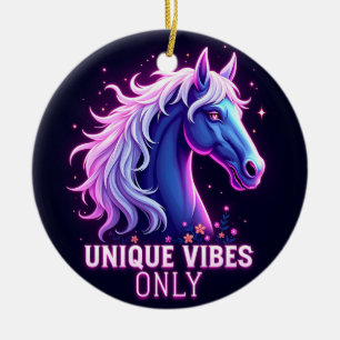 Lebendige Neon-Pferd-Illustration mit einzigartige Keramik Ornament