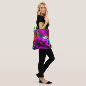 Lebendige neonfarbene Blumen-Digitalkunst-Illustra Tasche (Am Model)