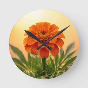 Lebendige Orange Tagetes-Blume Goldener Sonnenunte Runde Wanduhr