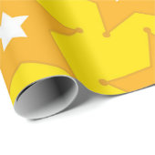 Lebendige orangefarbene Sheriff-Abzeichen auf leuc Geschenkpapier (Rolleneckpunkt)