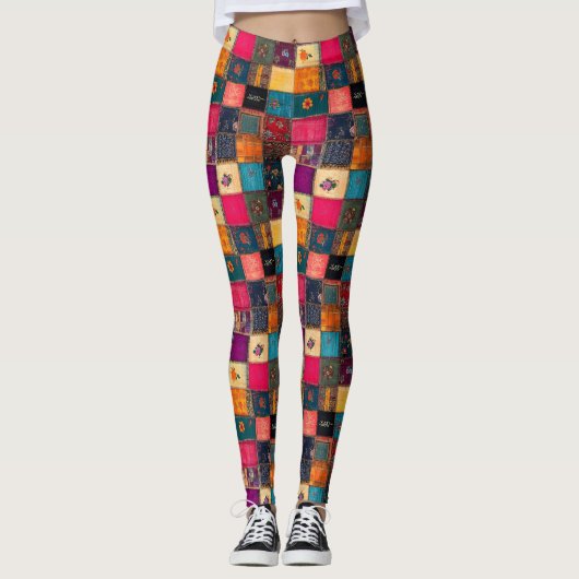 Lebendige Patchworkdecke mit klassischen Blumenmus Leggings (Vorderseite)