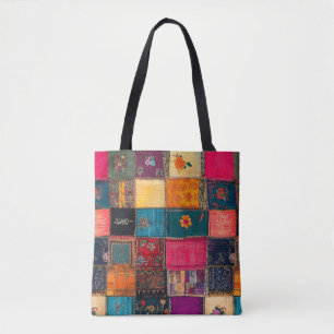 Lebendige Patchworkdecke mit klassischen Blumenmus Tasche